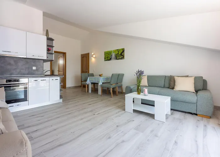 Apartment Malerisches Mit Grandiosem Meerblick, Grillbereich, Waschmaschine